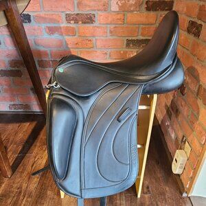Crosby 18" Monoflap Dressage Saddle with Opti-fit Interchangeable Gullet
